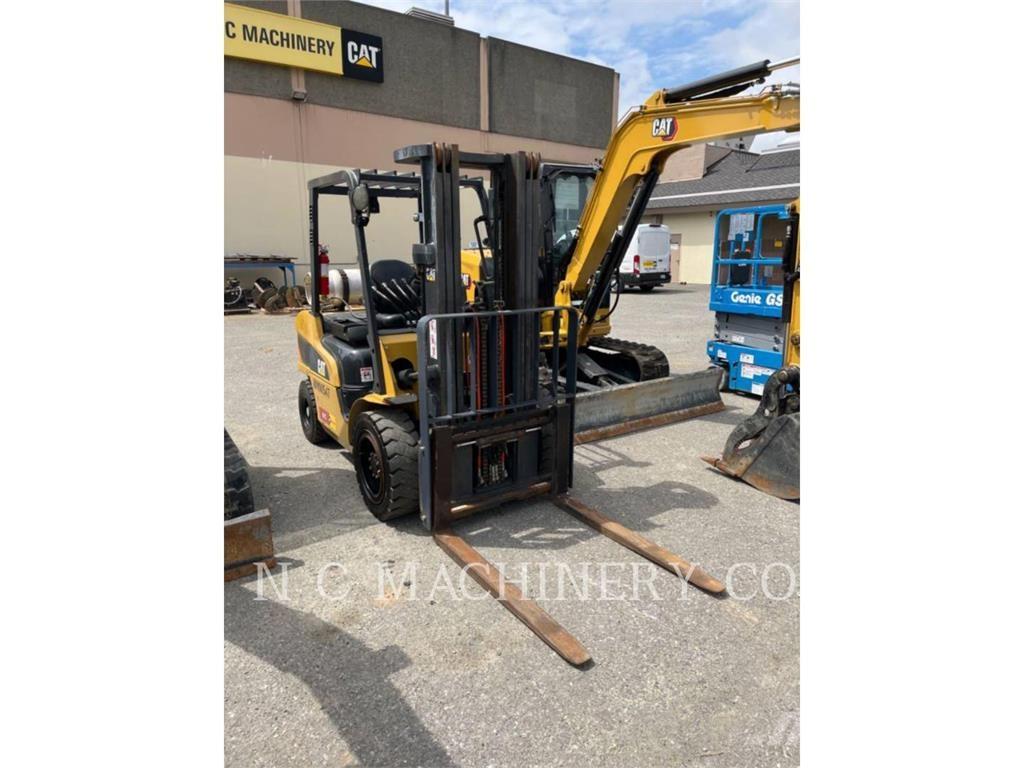 CAT GP30N5 LPGフォークリフト