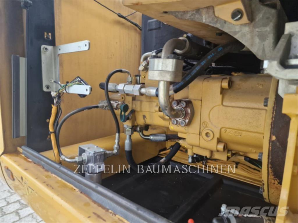 CAT M318D ホイール式油圧ショベル（パワーショベル・ユンボ・バックホー）