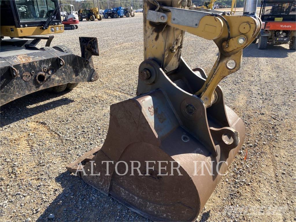 CAT M320F ホイール式油圧ショベル（パワーショベル・ユンボ・バックホー）