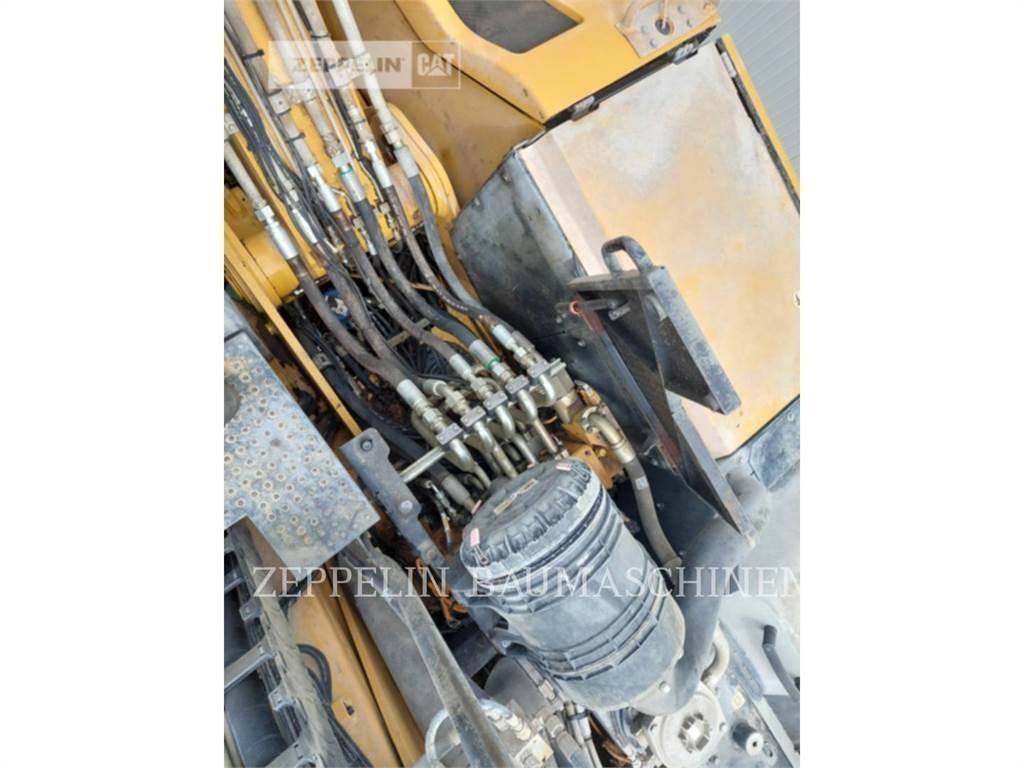 CAT MH3024-06C 解体油圧ショベル