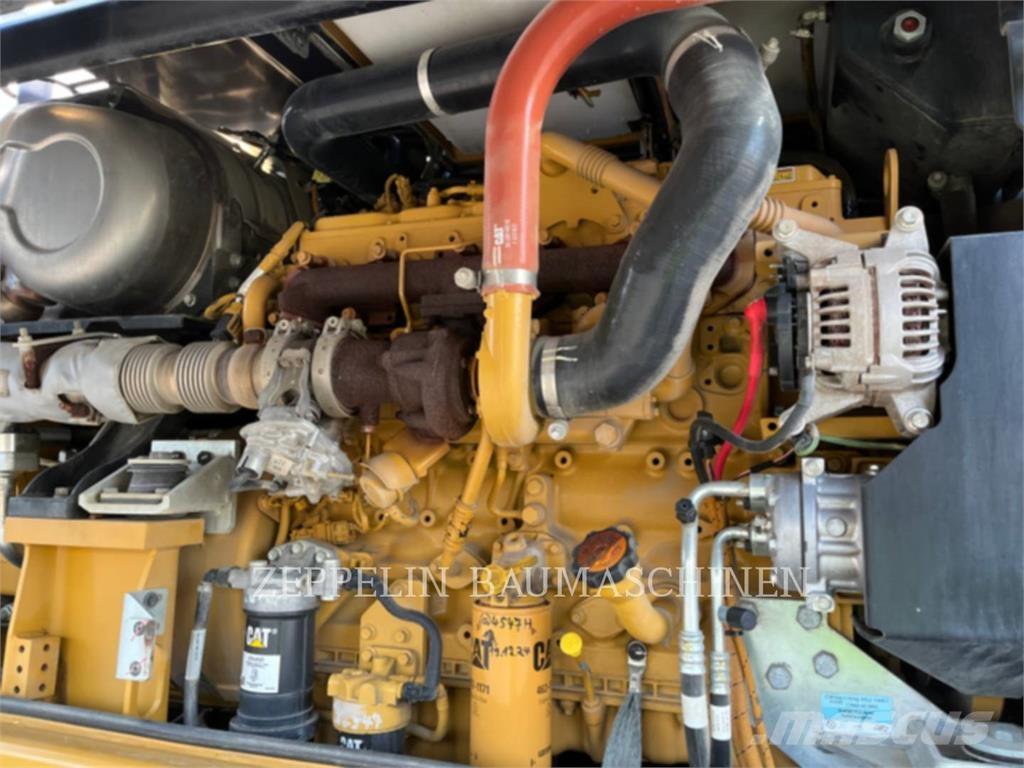 CAT MH3024-06C 解体油圧ショベル