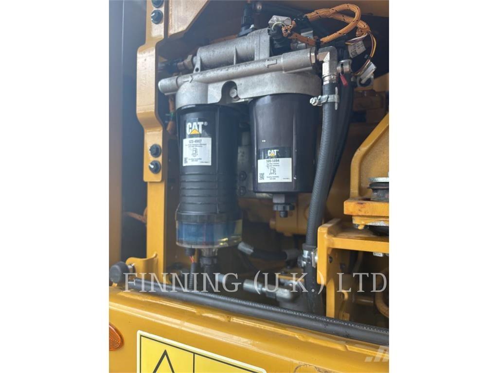 CAT MH3024 07W ホイール式油圧ショベル（パワーショベル・ユンボ・バックホー）