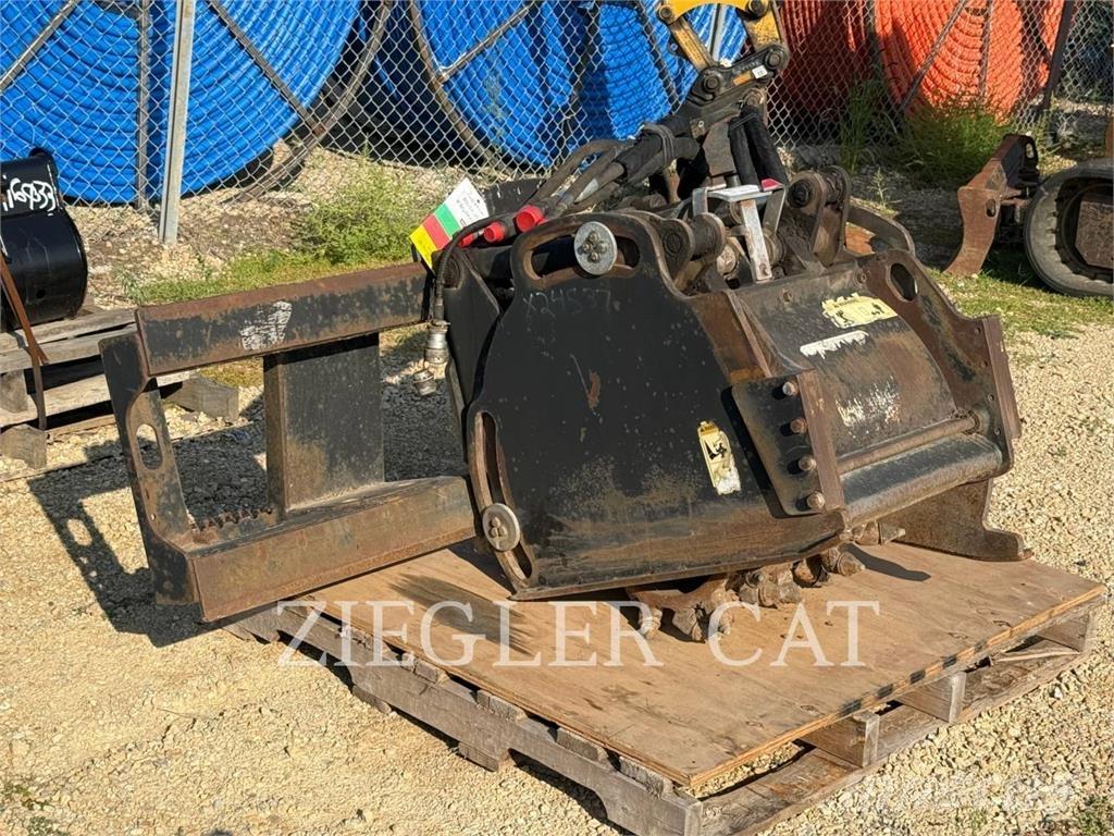 CAT PC205 スキッドステアローダー