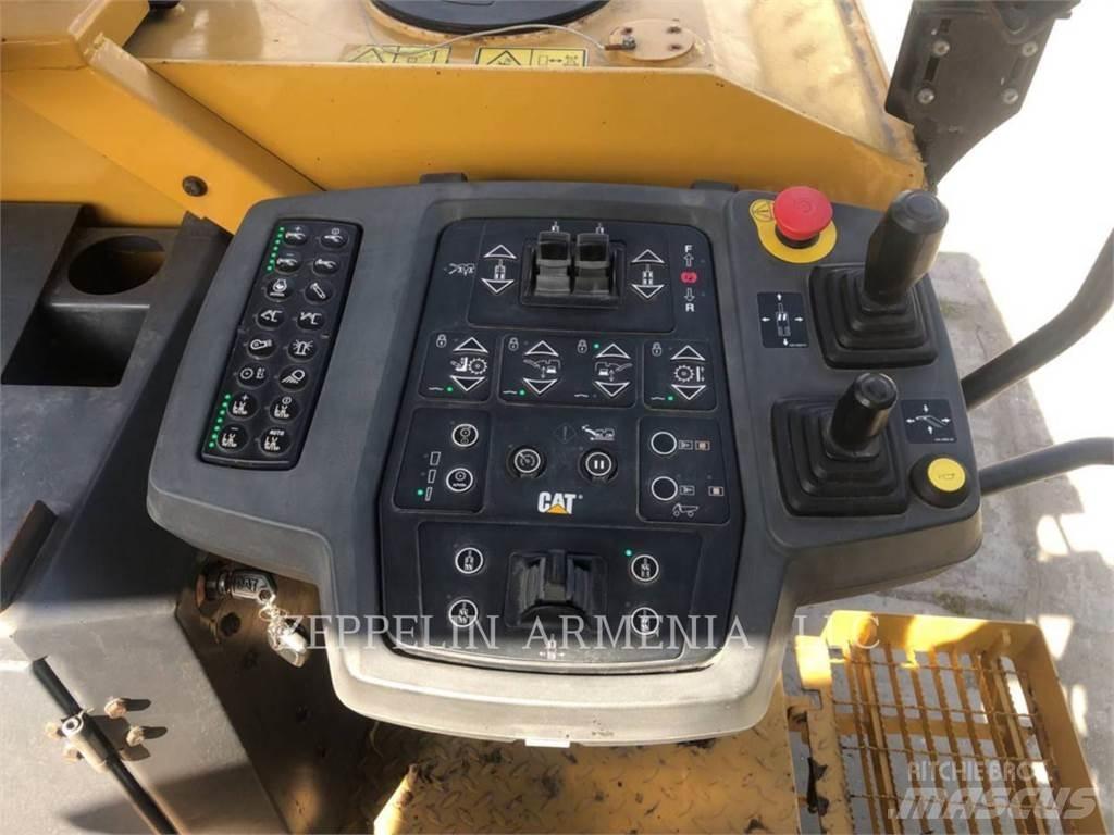 CAT PM620-02LRC アスファルトコールドミリングマシーン