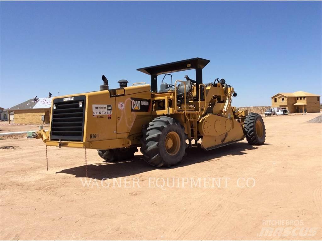 CAT RM-300 アスファルトリサイクルマシン
