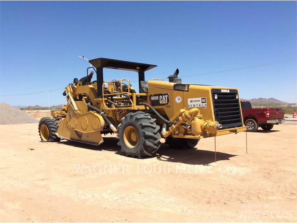 CAT RM-300 アスファルトリサイクルマシン