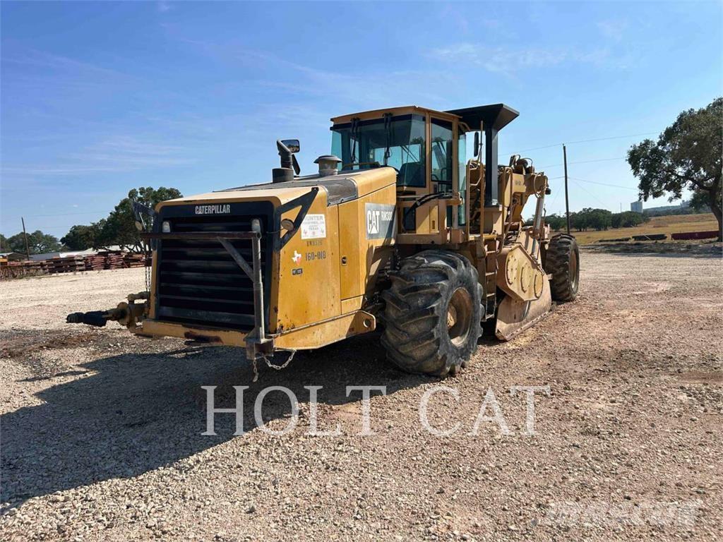 CAT RM300 アスファルトリサイクルマシン