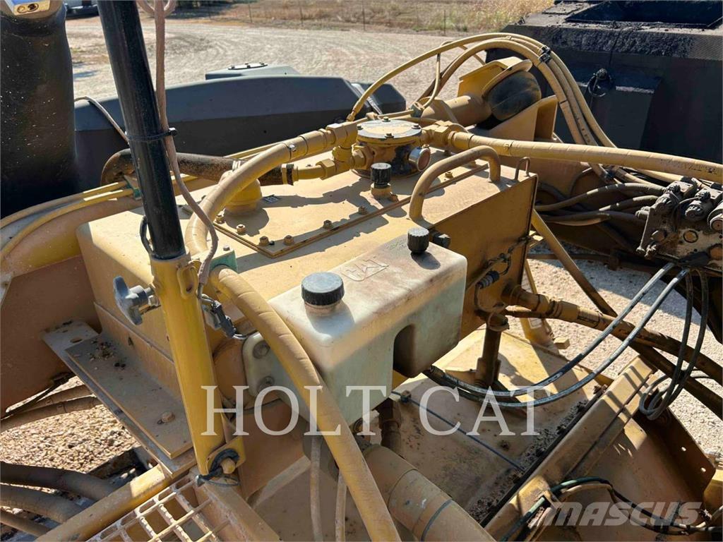 CAT RM300 アスファルトリサイクルマシン