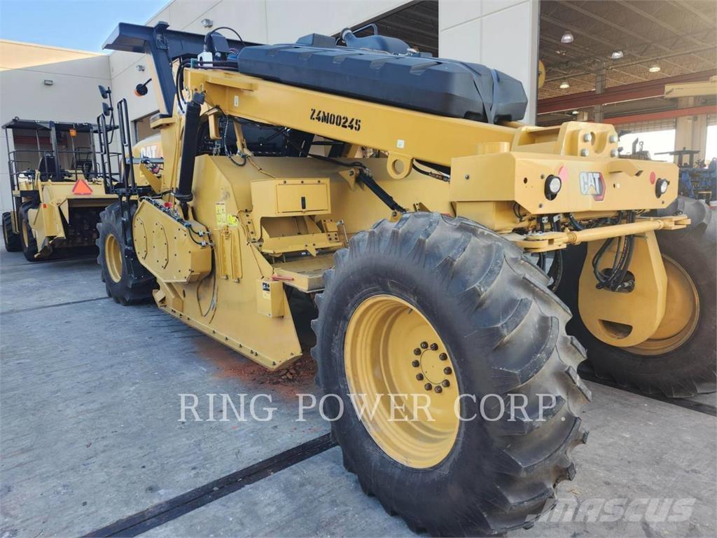 CAT RM400 アスファルトリサイクルマシン