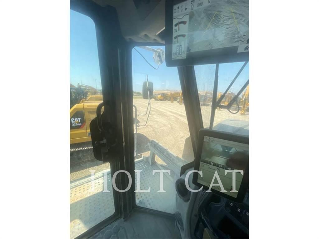 CAT RM400 CAB アスファルトリサイクルマシン