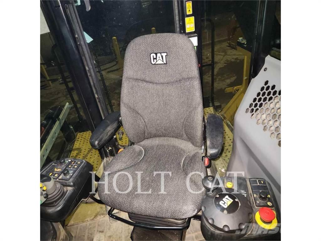CAT RM400 CAB アスファルトリサイクルマシン