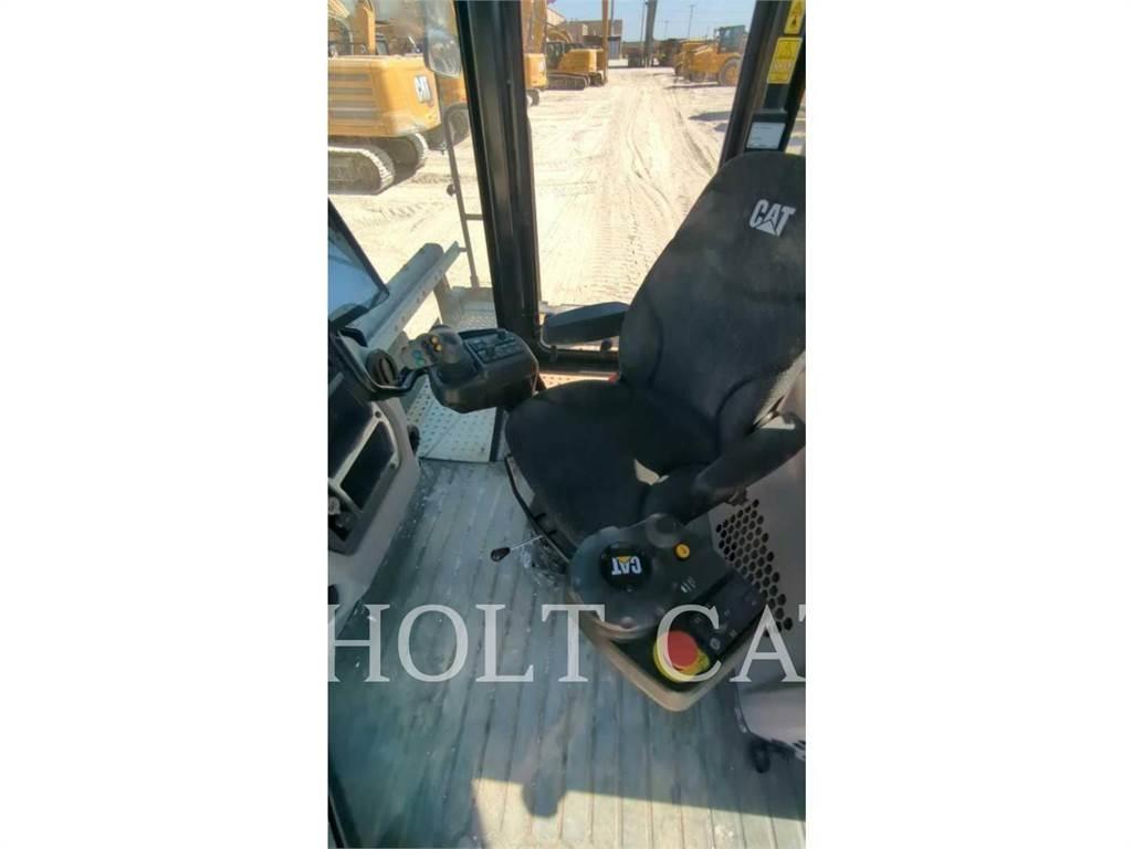 CAT RM400 CAB アスファルトリサイクルマシン