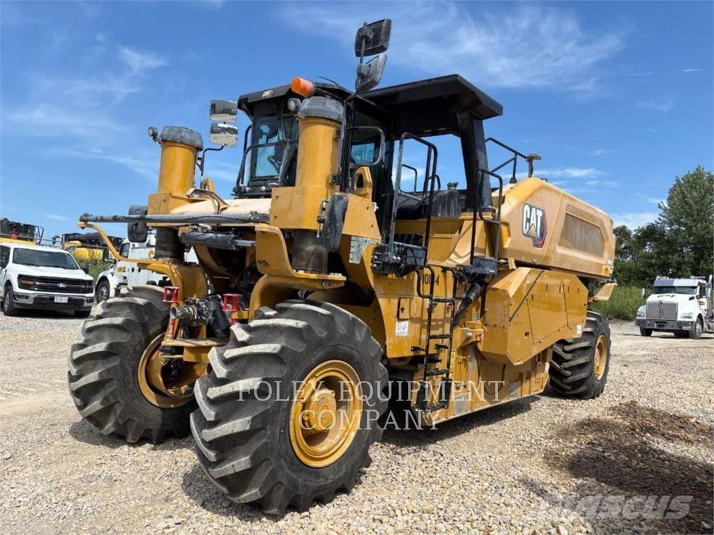 CAT RM600-01 アスファルトフィニッシャ