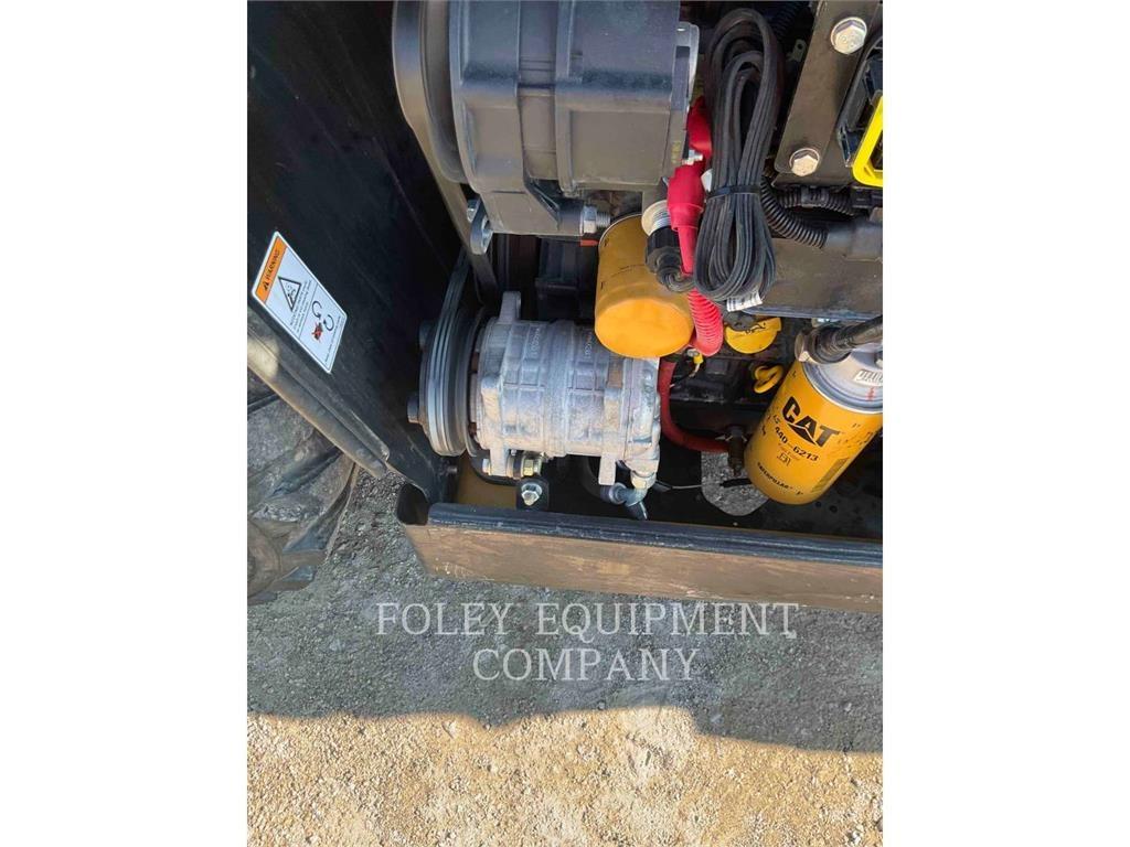 CAT TH255CC テレスコーピックハンドラー