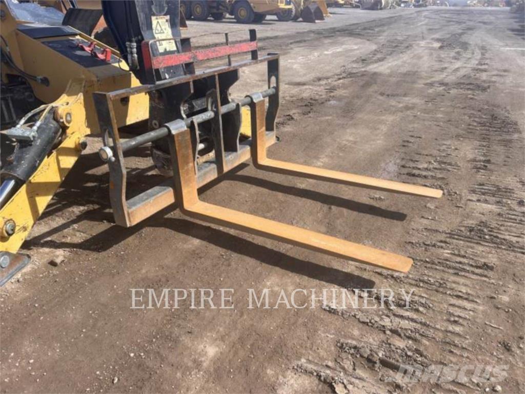 CAT TL1055D テレスコーピックハンドラー