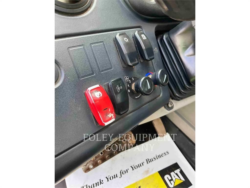 CAT TL1255DC テレスコーピックハンドラー