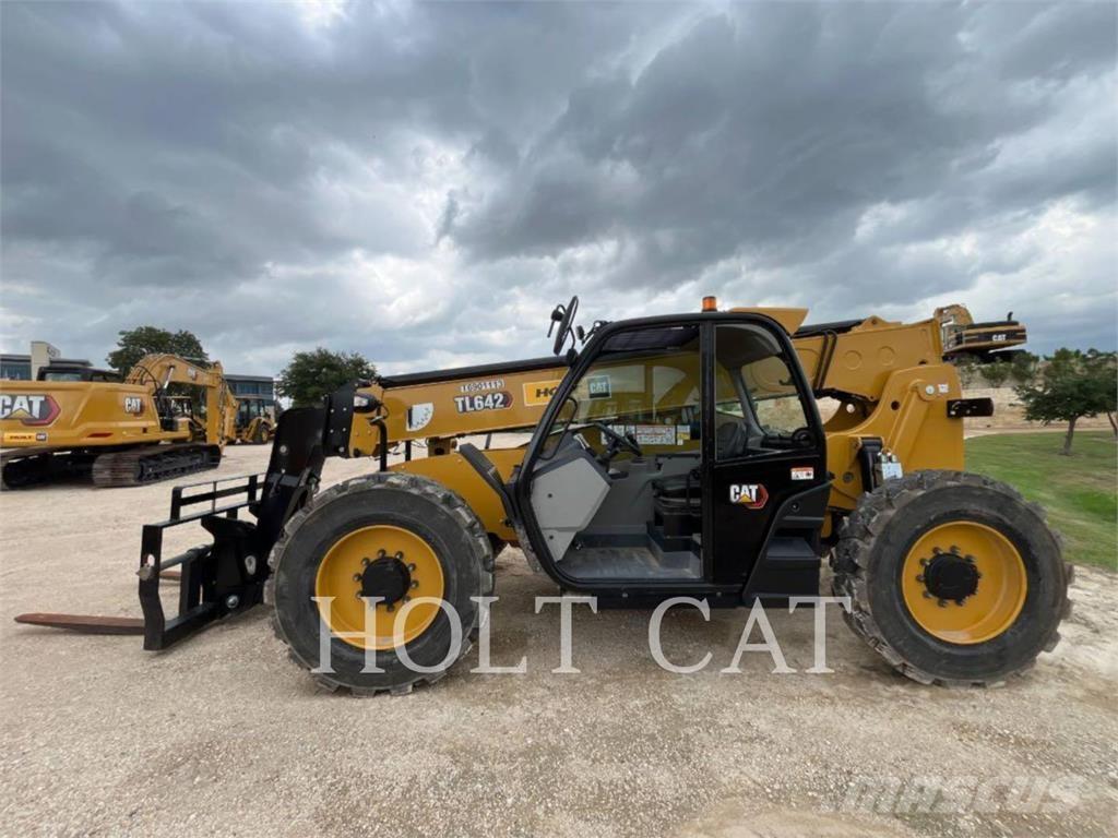 CAT TL642 テレスコーピックハンドラー