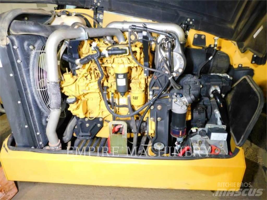 CAT TL642D テレスコーピックハンドラー