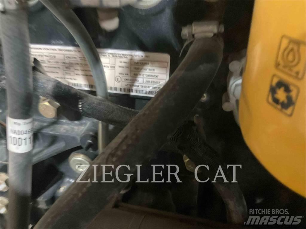CAT TL642D テレスコーピックハンドラー