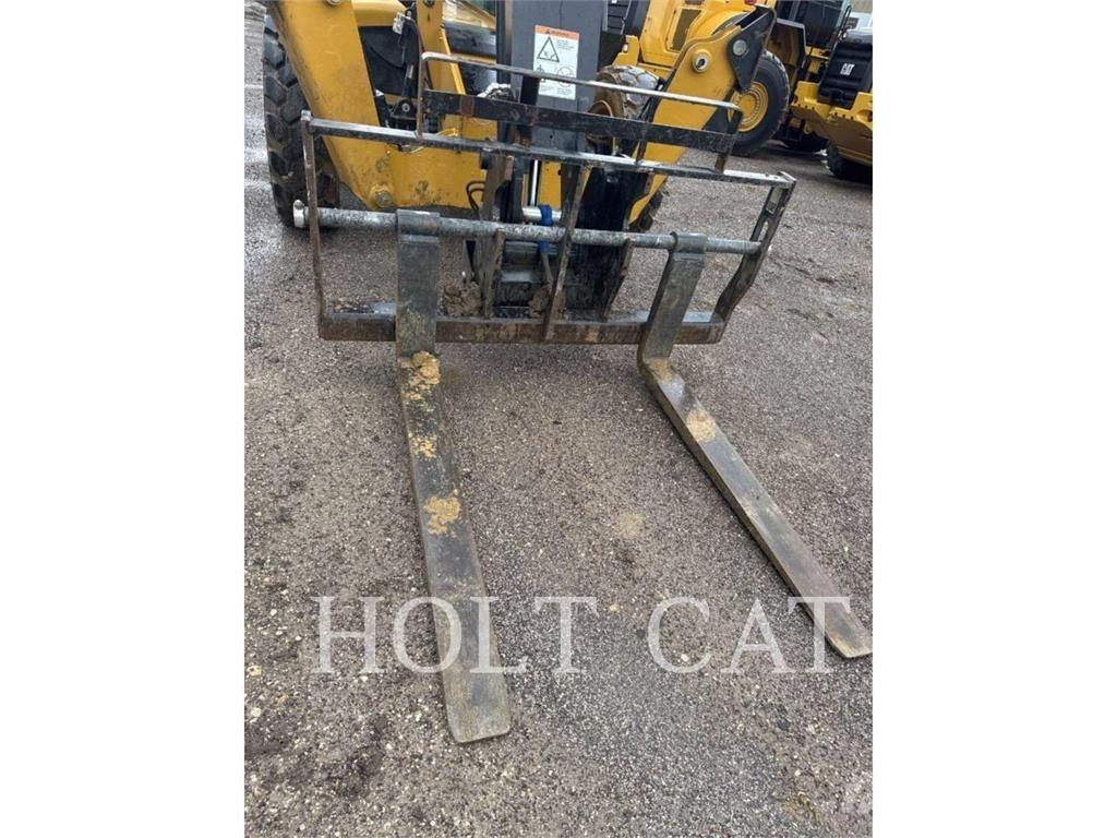 CAT TL943 テレスコーピックハンドラー