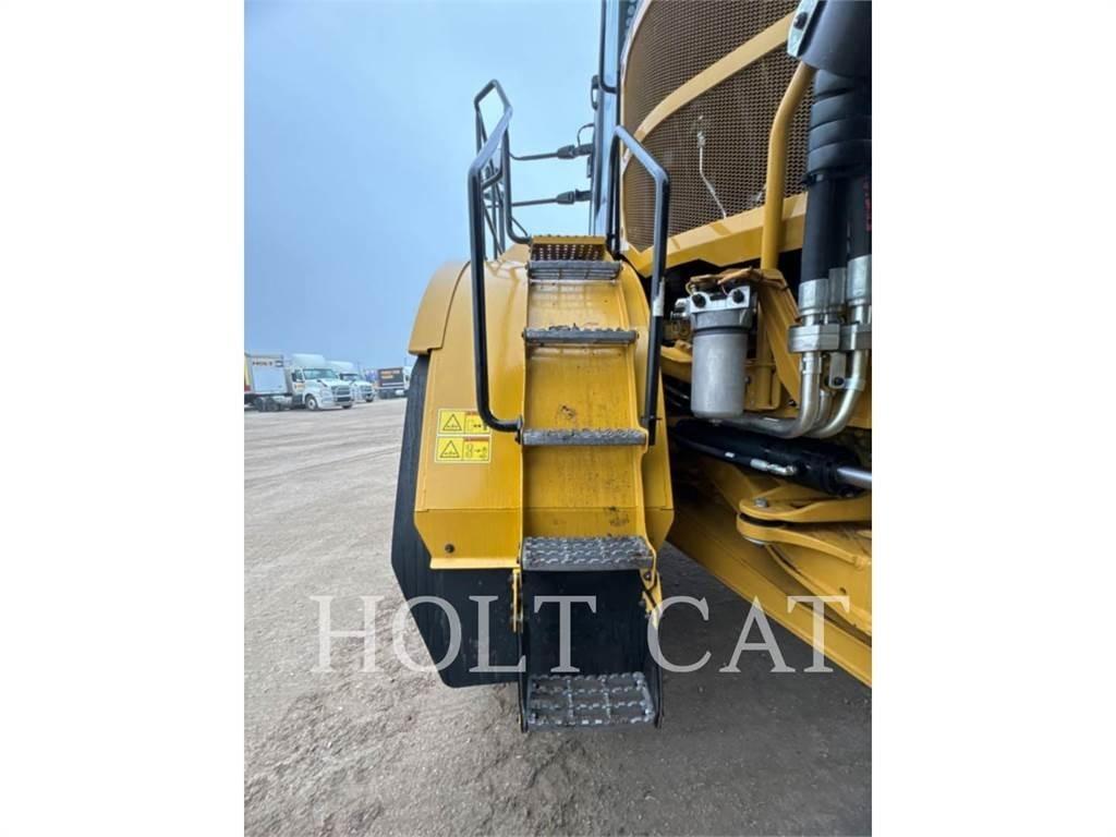 CAT W00 740GC タンカートラック
