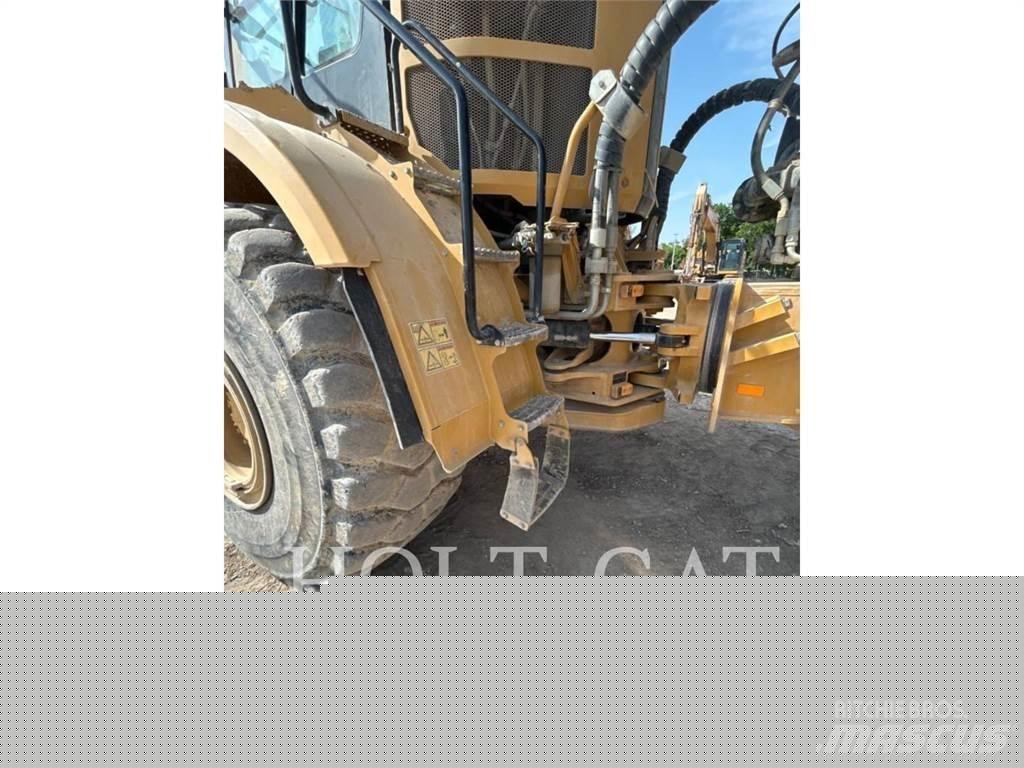 CAT W00 740GC タンカートラック