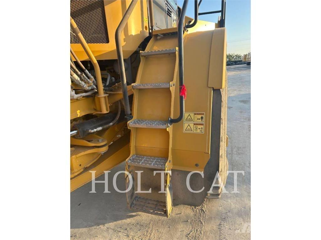 CAT W00 740GC タンカートラック