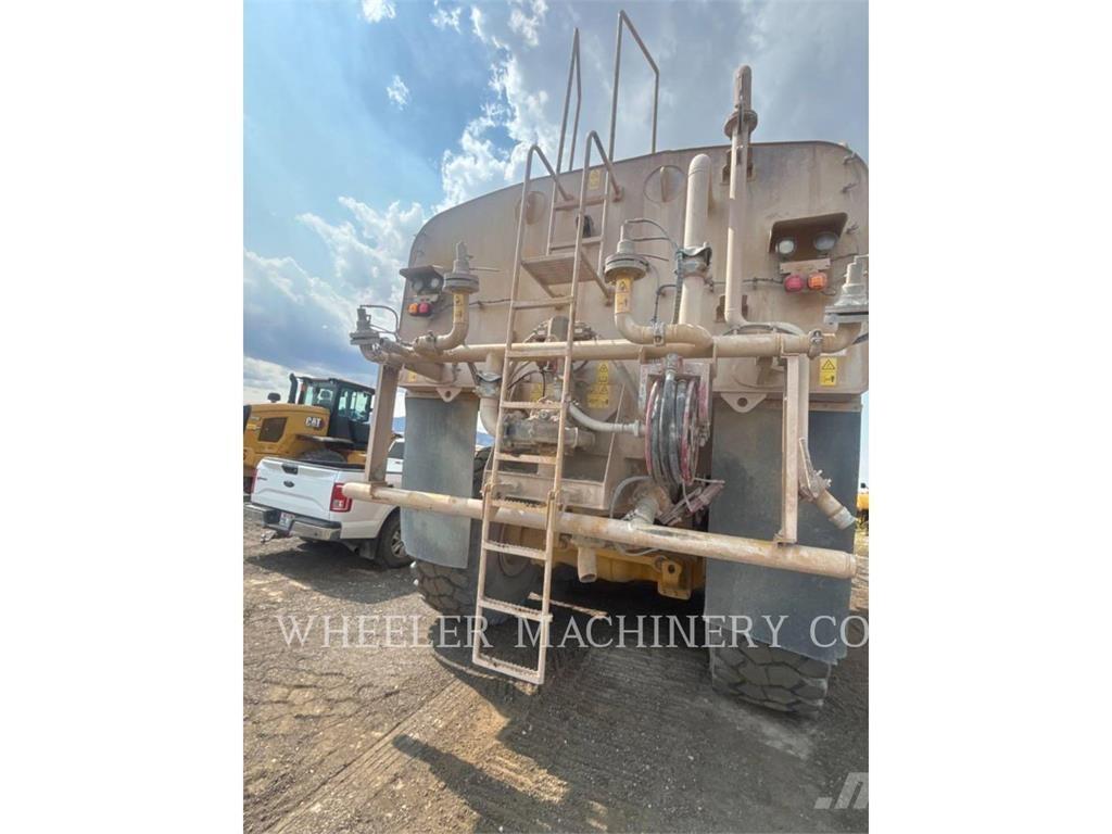 CAT WT 740 GC タンカートラック