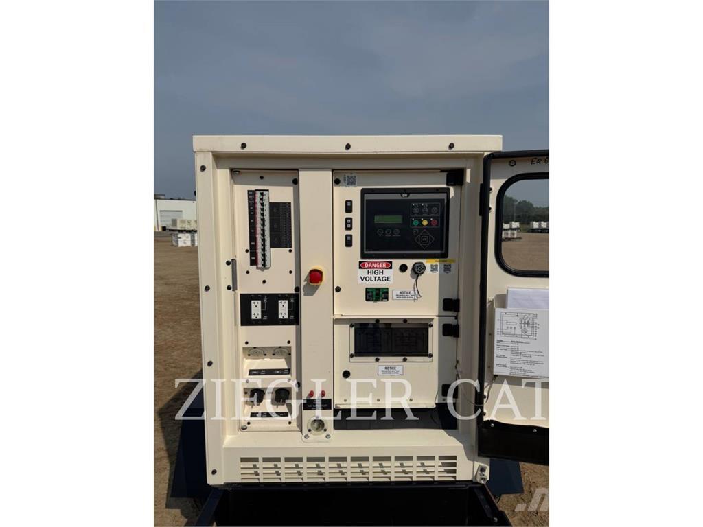 CAT XQ35T4 その他の発電機