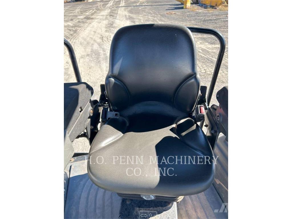  CB7 ソイルコンパクター