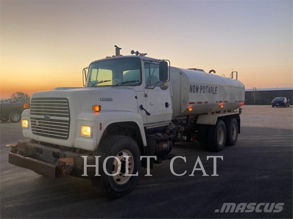 Ford L8000 タンカートラック