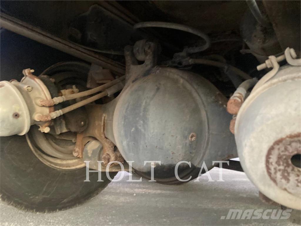 Ford L8000 タンカートラック