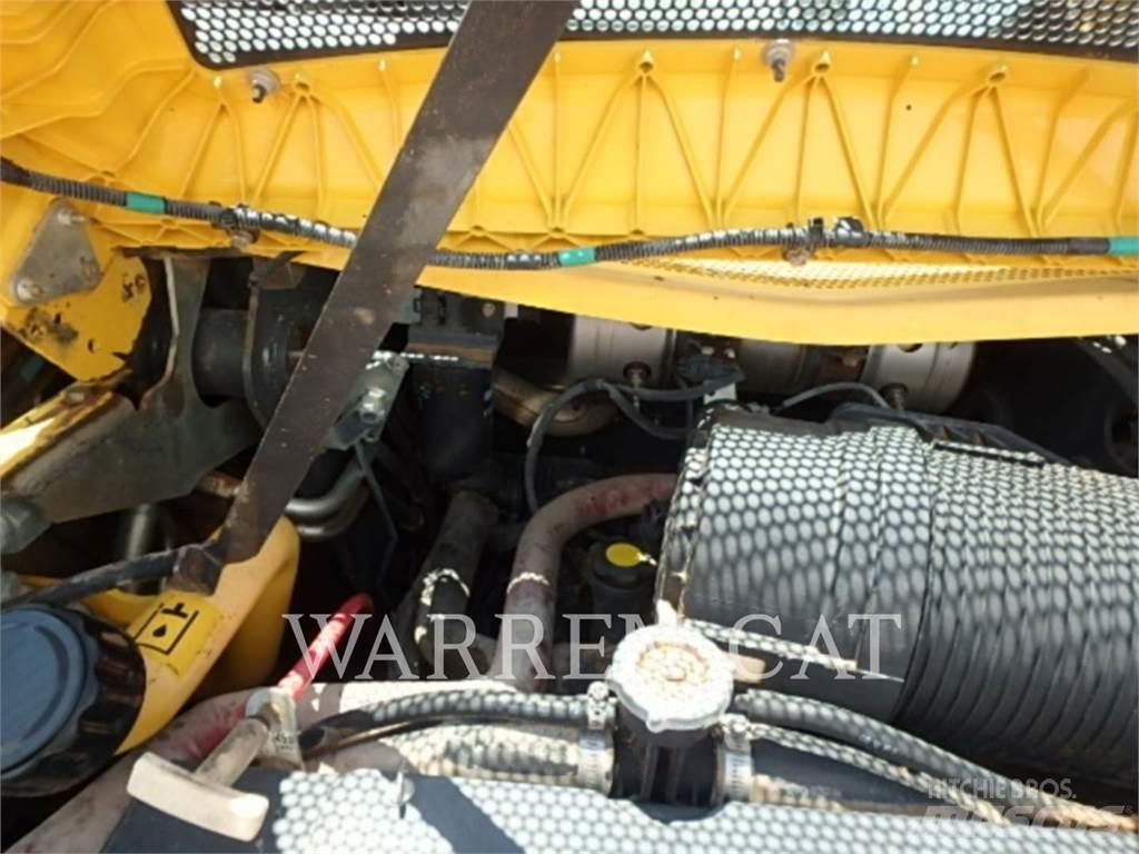 Ford / New Holland L220 スキッドステアローダー