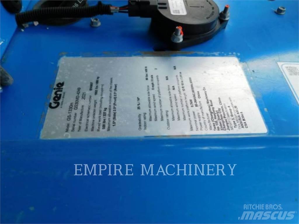 Genie GS1330 ブームリフト　屈伸型