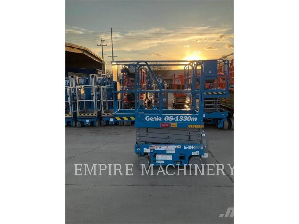 Genie GS1330 ブームリフト　屈伸型