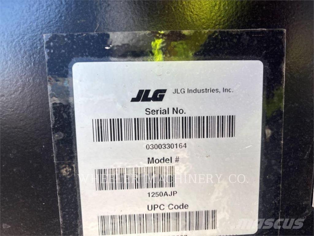 JLG 1250AJP ブームリフト　屈伸型