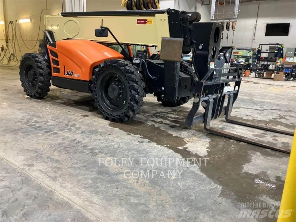 JLG 1255C テレスコーピックハンドラー