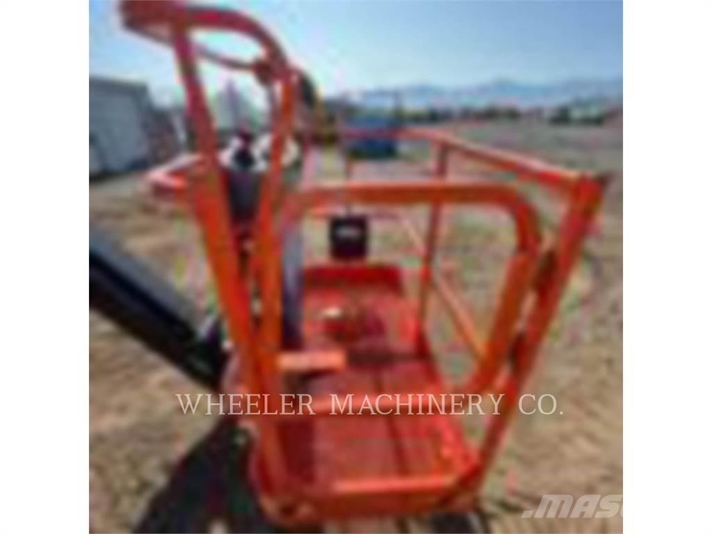 JLG 340AJ ブームリフト　屈伸型