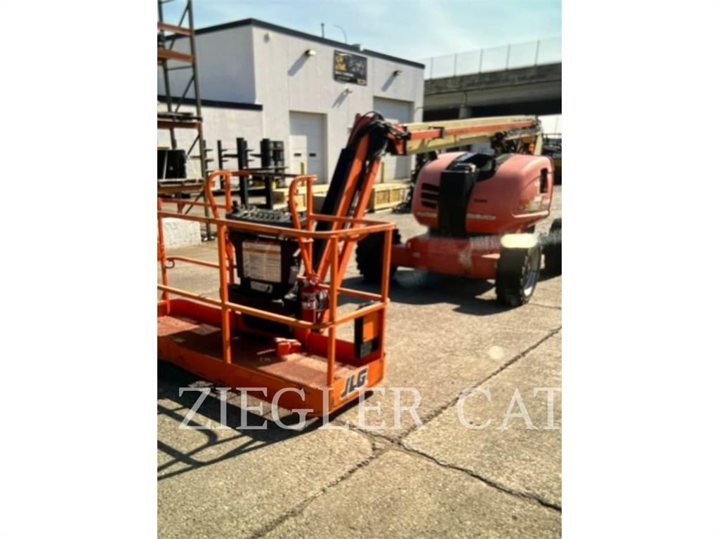 JLG 600AJ ブームリフト　屈伸型