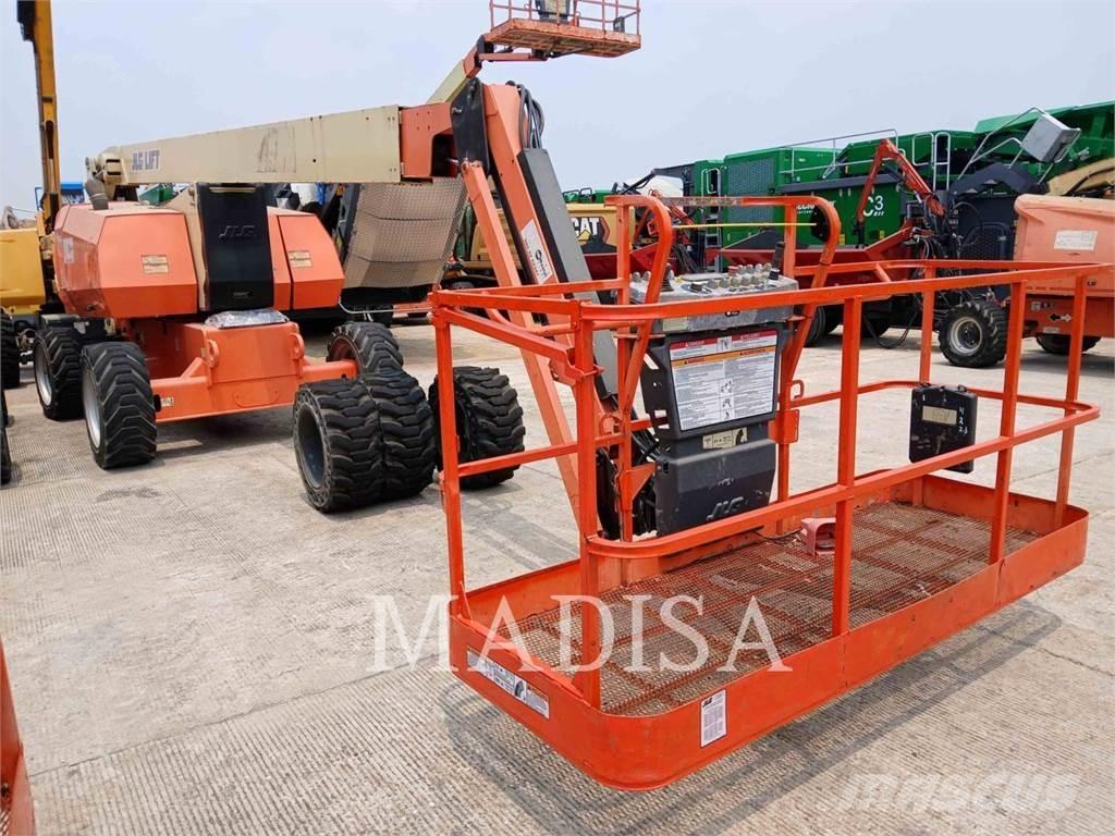 JLG 800 AJ ブームリフト　屈伸型