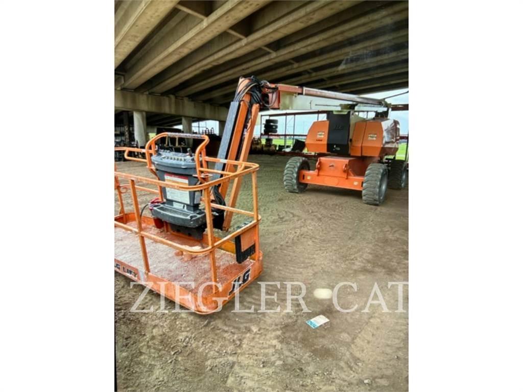 JLG 800AJ ブームリフト　屈伸型