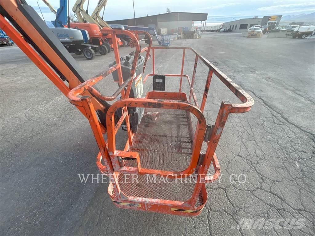 JLG 800AJ SP ブームリフト　屈伸型