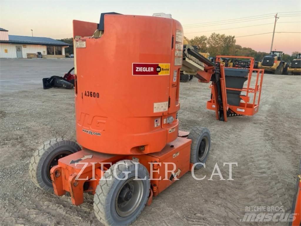 JLG E300AJP ブームリフト　屈伸型