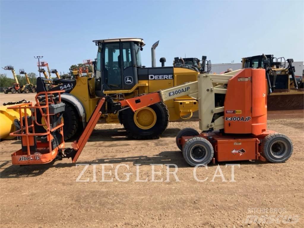 JLG E300AJP ブームリフト　屈伸型