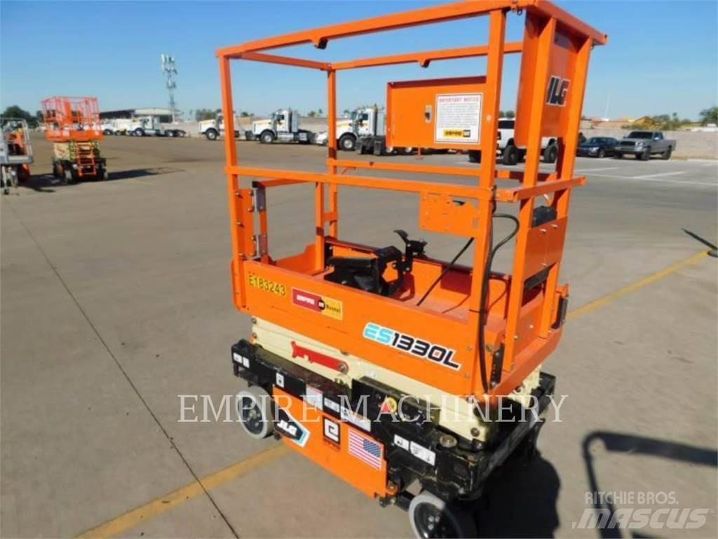 JLG ES1330L ブームリフト　屈伸型