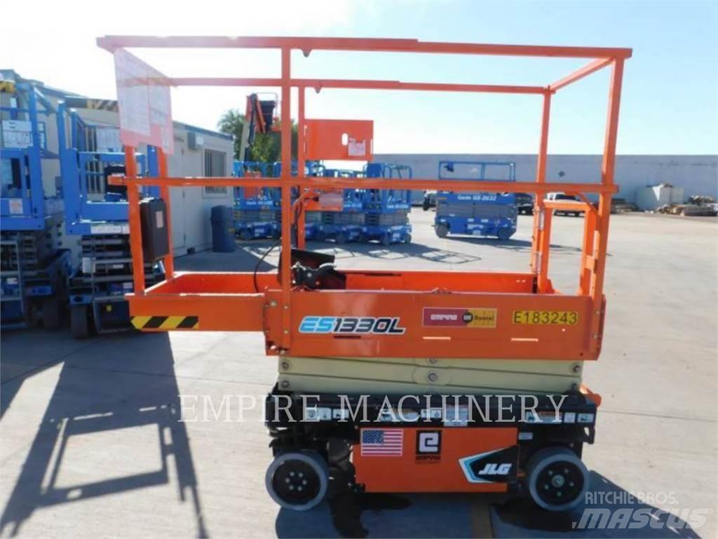 JLG ES1330L ブームリフト　屈伸型