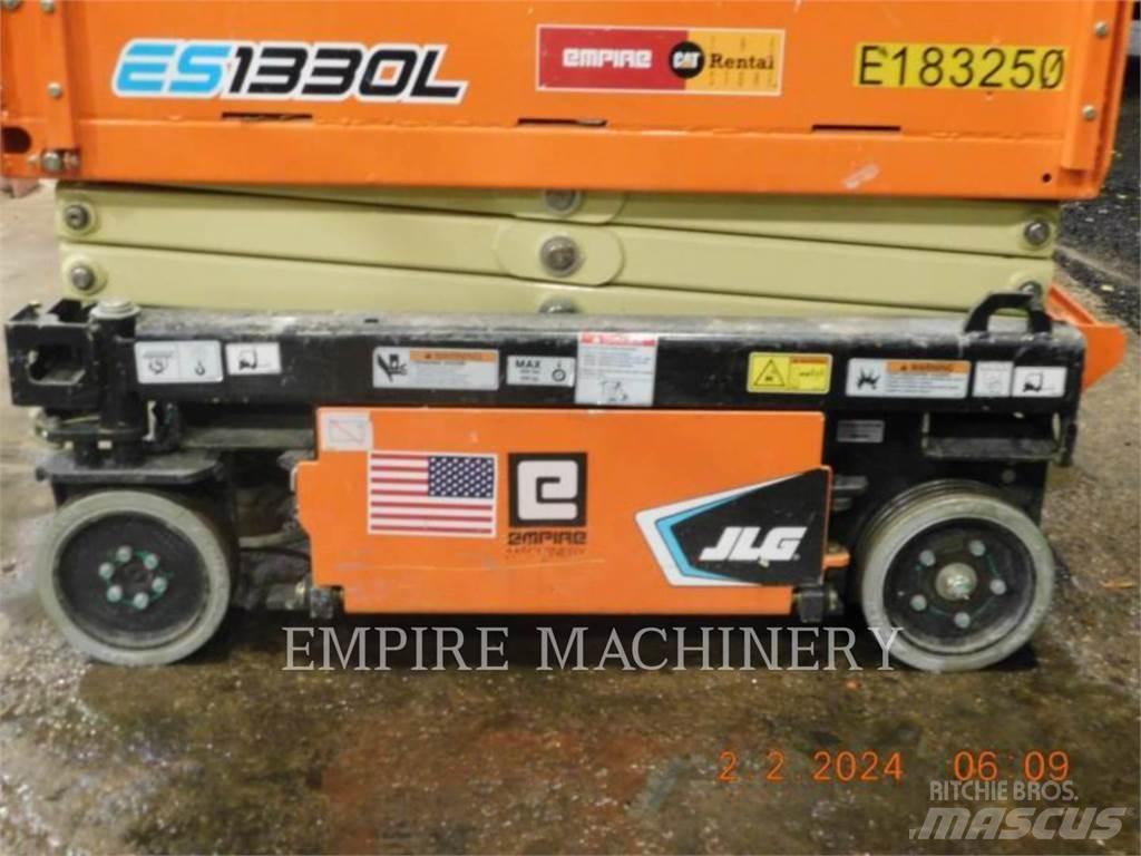 JLG ES1330L ブームリフト　屈伸型
