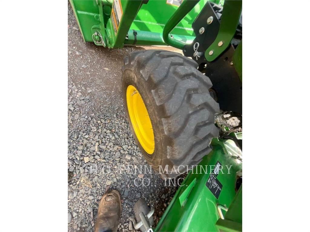 John Deere 2025R トラクター