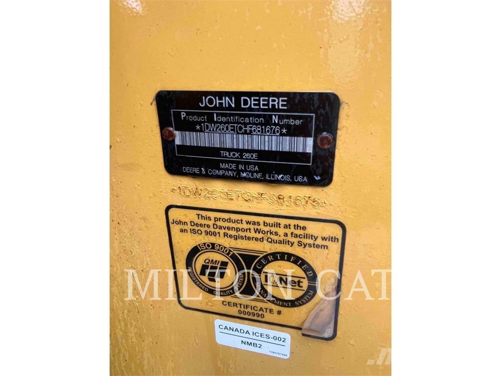 John Deere 260E アーティキュレート式ダンプトラック