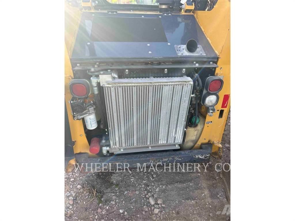 John Deere 318G スキッドステアローダー